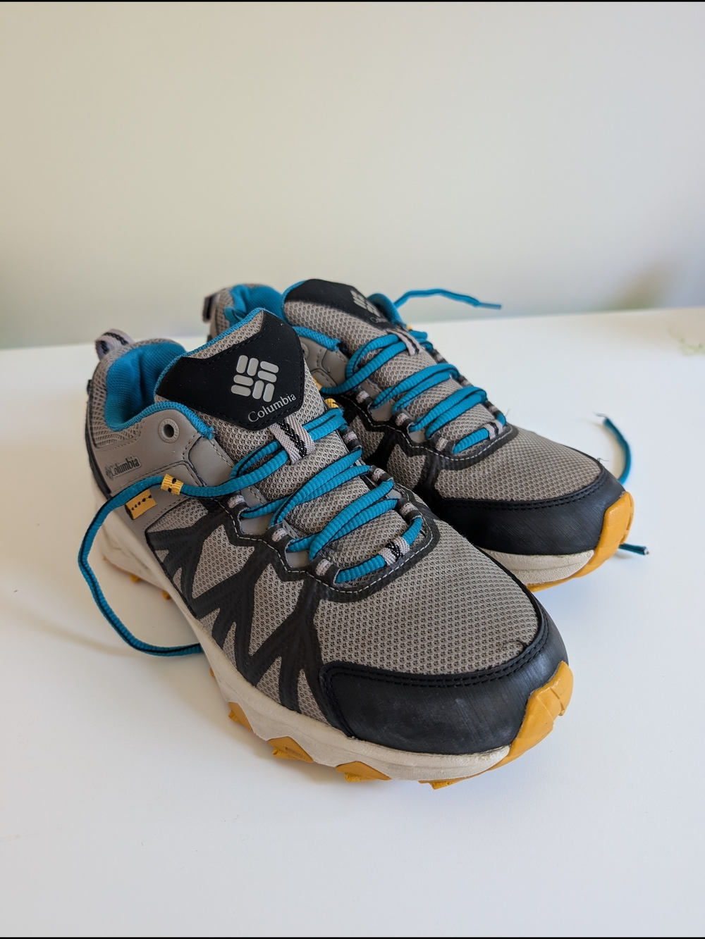 Columbia Women’s Trail Running Shoes Size 9 Gray Blue | Pre-Owned
